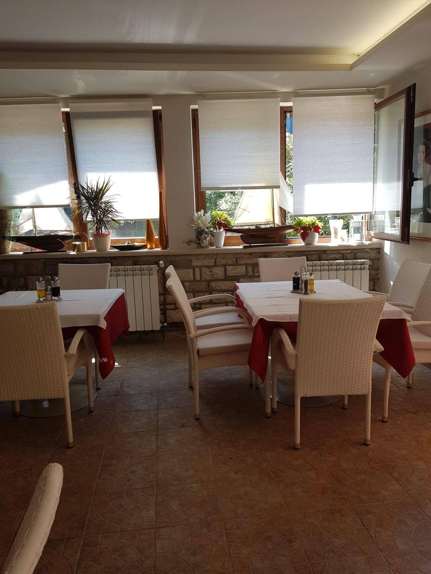 Boutique Hotel Santa Maria Novigrad  Ngoại thất bức ảnh