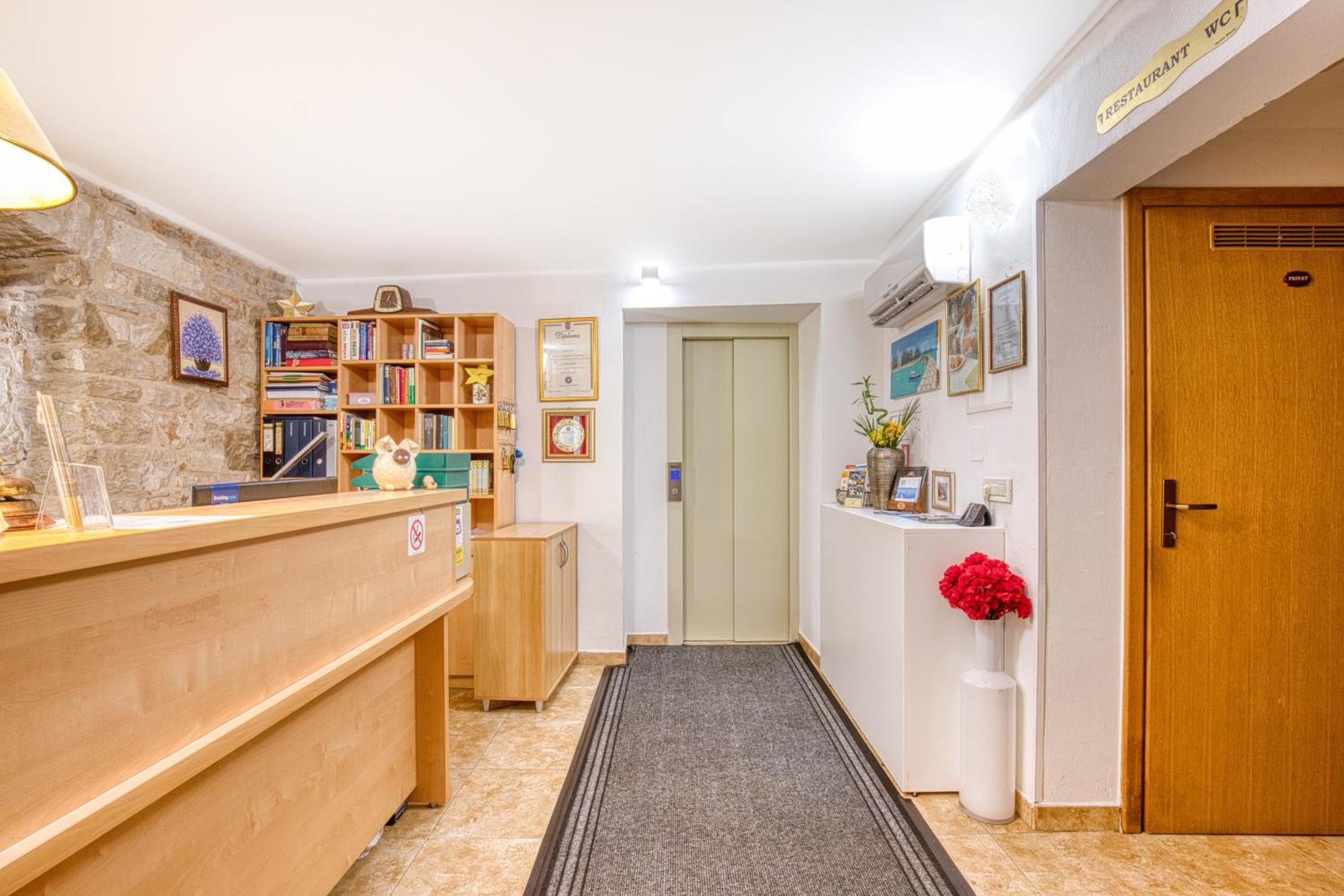 Boutique Hotel Santa Maria Novigrad  Ngoại thất bức ảnh